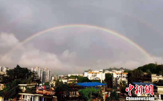 镇江夏日彩虹：暴雨过后，美丽城市焕新颜